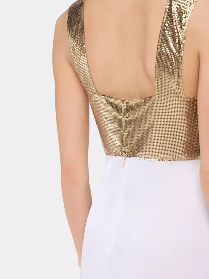 Asymmetrisk kjole i mesh og satin