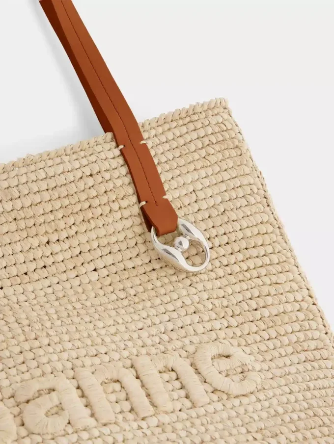 Beige raffia-taske med logo