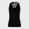 Broderet strikbluse