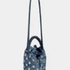 Denimblå raffia-bucketbag