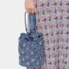 Denimblå raffia-bucketbag