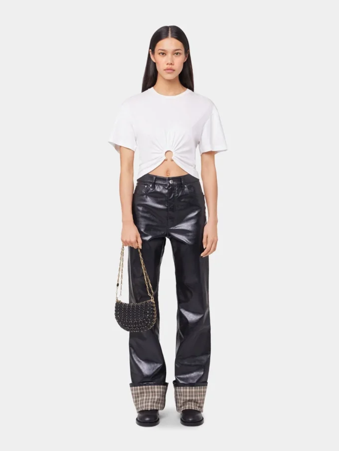 Hvid T-shirt med piercing
