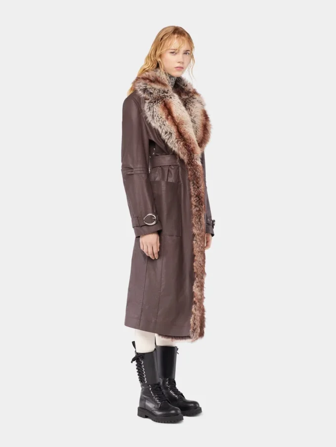 Trenchcoat med imiteret pelskant