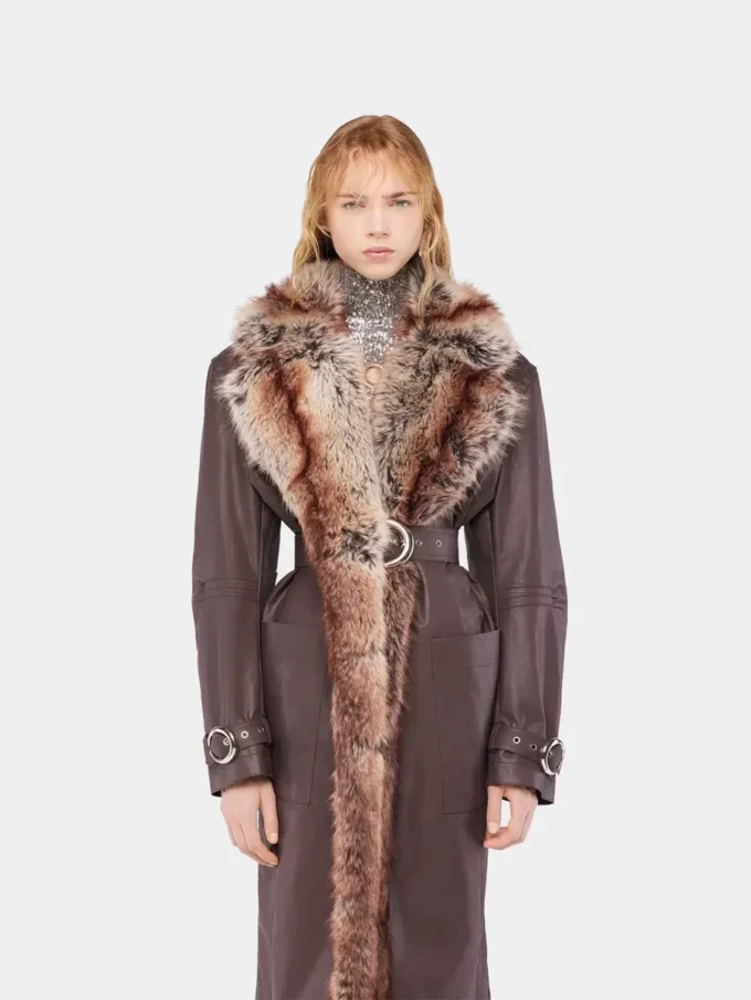 Trenchcoat med imiteret pelskant