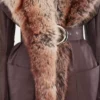 Trenchcoat med imiteret pelskant