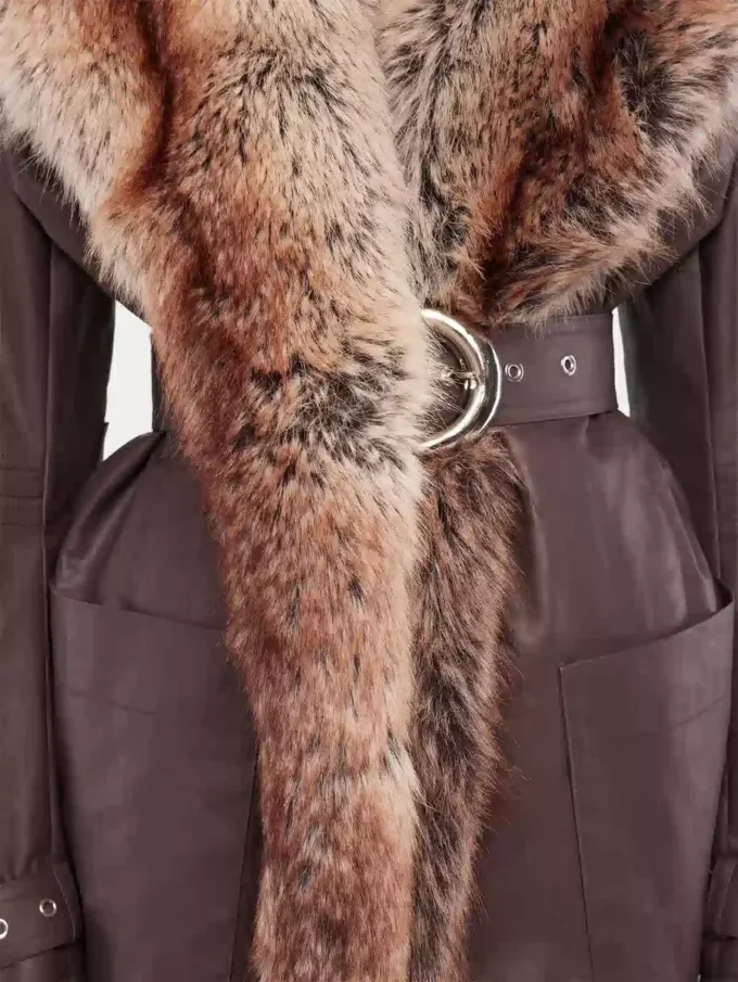 Trenchcoat med imiteret pelskant