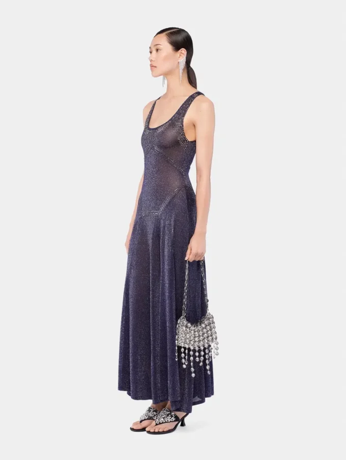 Udvidet strikkjole med hotfix-detaljer